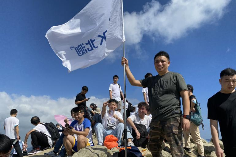 北測(cè)檢測(cè)汽車事業(yè)部成功登頂梧桐山